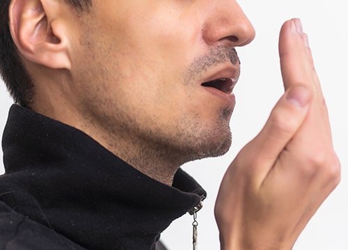 Bad breath - a common symptom of gum infection
