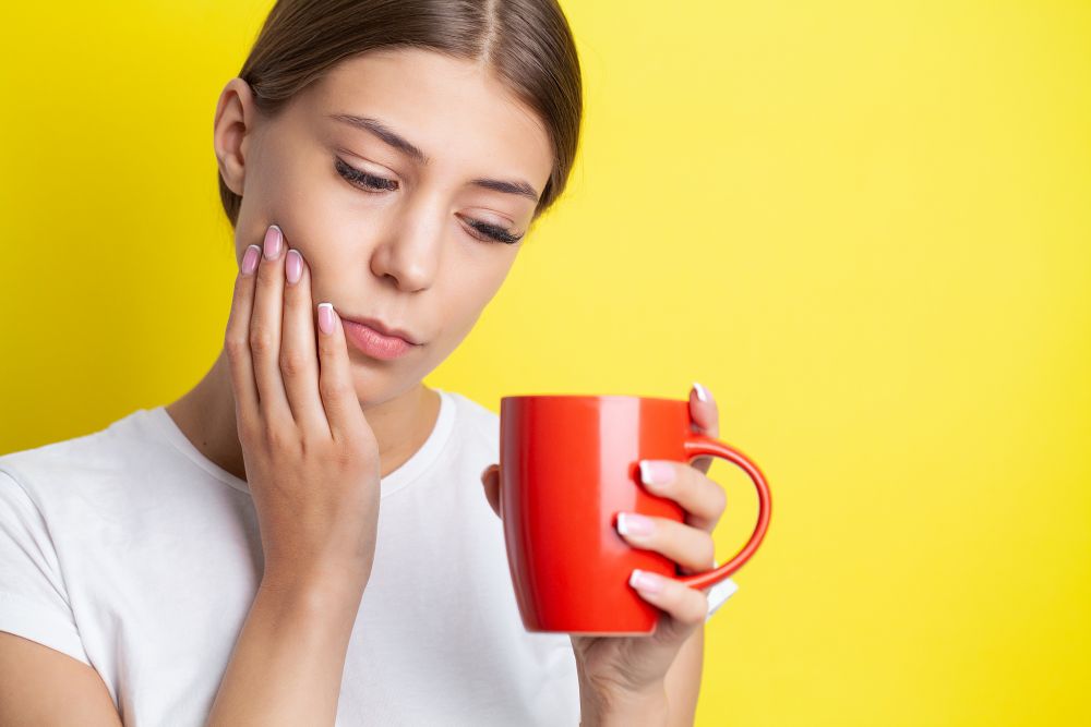 Symptoms of Dental Erosion - Tooth Sensitivity, Discoloration, Transparency, Cracks and Chips